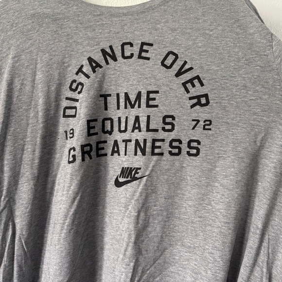 Nike Athletic Cut Retro Tee Short Sleeve Gray Men's XXL Distance Swoosh Tee - Picture 2 of 7